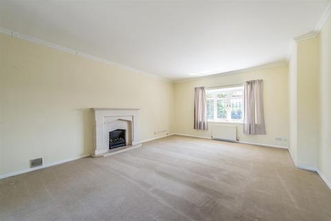 5 bedroom detached house to rent, Hadlow Road, Tonbridge