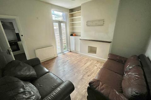 4 bedroom terraced house for sale, Chapel Road, Sale