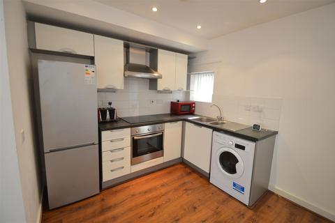 3 bedroom house to rent, Boston Street, Manchester M15