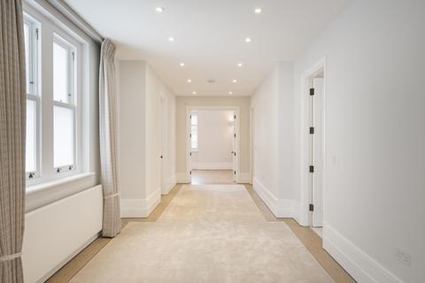 3 bedroom flat to rent, Sloane Street, Knightsbridge, London, SW1X