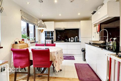 21 Christopher Tye Close, Ely, CB6 3DB