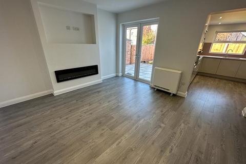 2 bedroom flat to rent, Princess Road, Urmston, M41 5ST