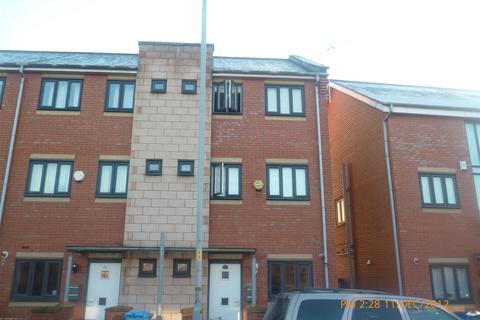 4 bedroom townhouse to rent, Reilly Street, Manchester M15