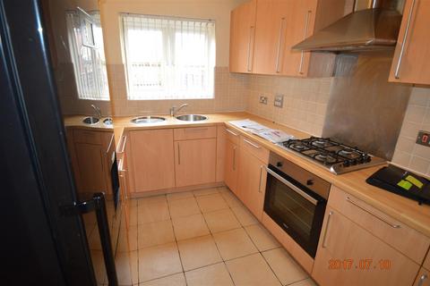 4 bedroom house to rent, Royce Road, Manchester M15