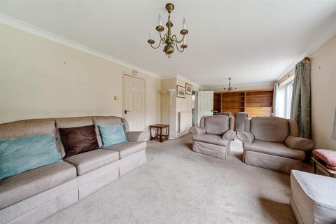 4 bedroom house for sale, Rushden Way, Farnham GU9