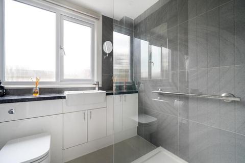 13 Bell Place, Bagshot, GU19 5NE