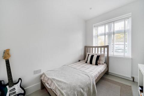 13 Bell Place, Bagshot, GU19 5NE