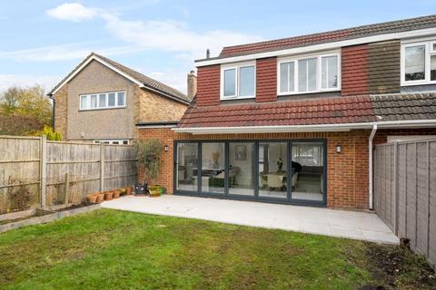 13 Bell Place, Bagshot, GU19 5NE