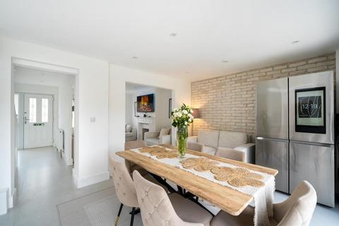 13 Bell Place, Bagshot, GU19 5NE