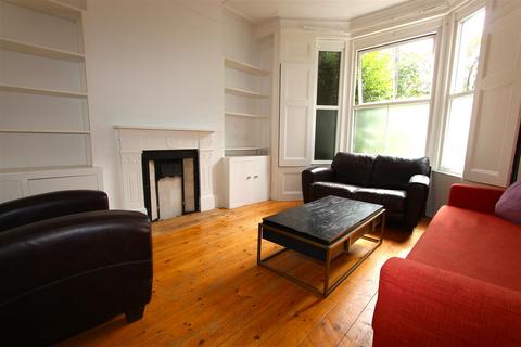 2 bedroom flat to rent, White Hart Lane, London N22