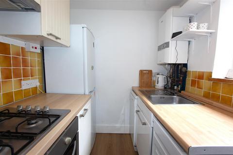 2 bedroom flat to rent, White Hart Lane, London N22