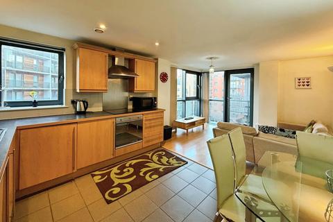 2 bedroom flat to rent, City Walk, Leeds, LS11