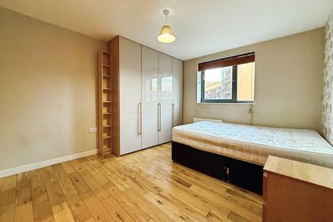 2 bedroom flat to rent, City Walk, Leeds, LS11