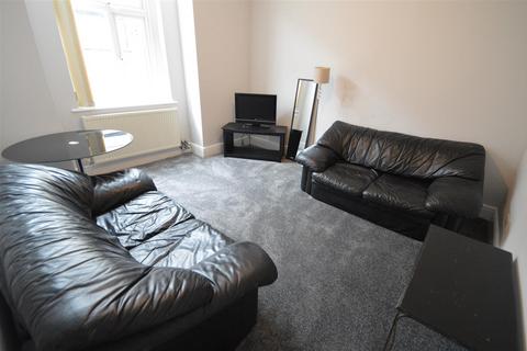 4 bedroom house to rent, Willesden Avenue, Manchester M13