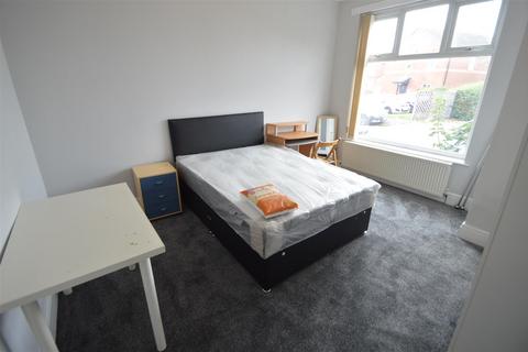 4 bedroom house to rent, Willesden Avenue, Manchester M13