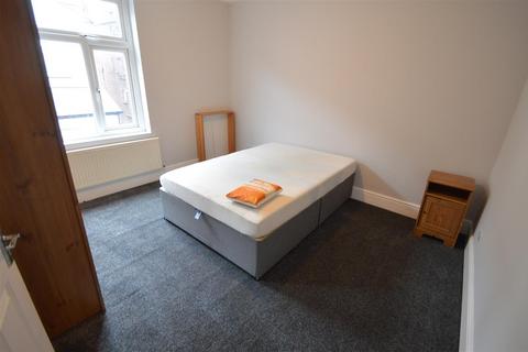 4 bedroom house to rent, Willesden Avenue, Manchester M13