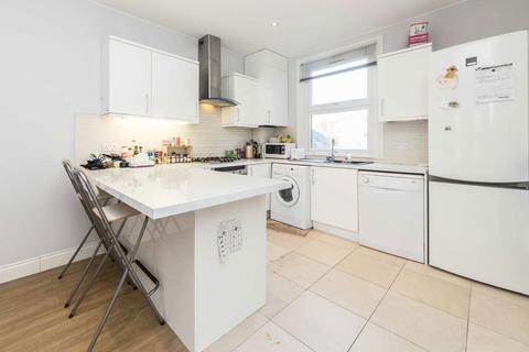 4 bedroom flat to rent, St. Ann's Hill, London SW18