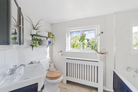 2 Mill Lane, Epsom, KT17 2AG