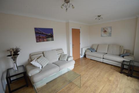 4 bedroom house to rent, Yew Street, Manchester M15