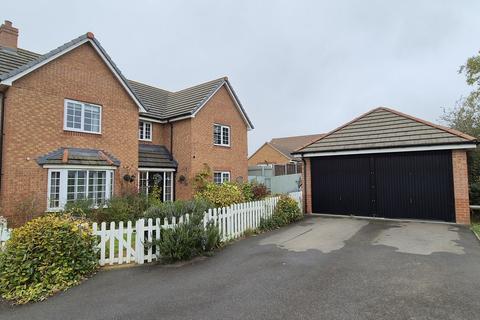 4 bedroom detached house for sale, Quarry Road, Southam, CV47