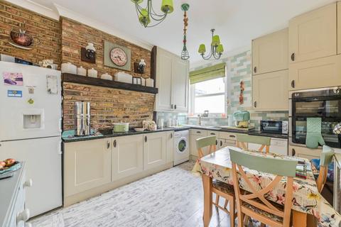 4 bedroom maisonette for sale, Tooting High Street, Tooting Broadway, London, SW17