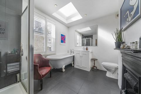 2 bedroom end of terrace house for sale, Merredene Street, Brixton