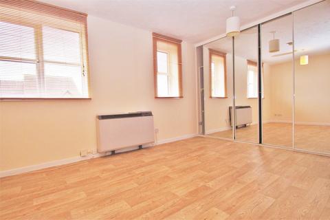 Studio to rent, Knowles Close, WEST DRAYTON, Greater London