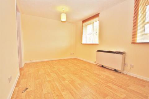 Studio to rent, Knowles Close, WEST DRAYTON, Greater London