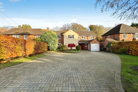 5 bedroom detached house to rent, Daleside, Gerrards Cross SL9