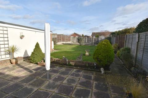 14 Chanctonbury Chase, Seasalter, Whitstable, CT5 4SS