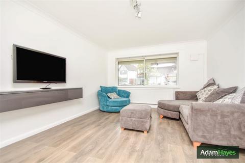 2 bedroom maisonette to rent, North Crescent, London N3