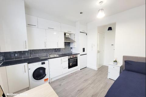 Studio to rent, Essex Road, Islington, N1