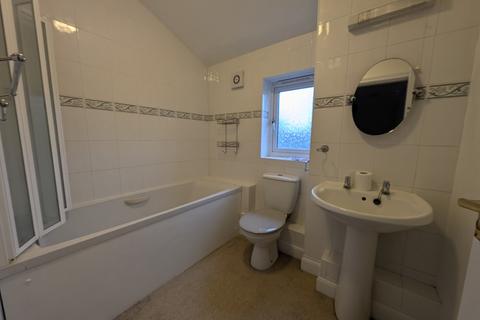 3 bedroom terraced house to rent, Carr Avenue, Leiston