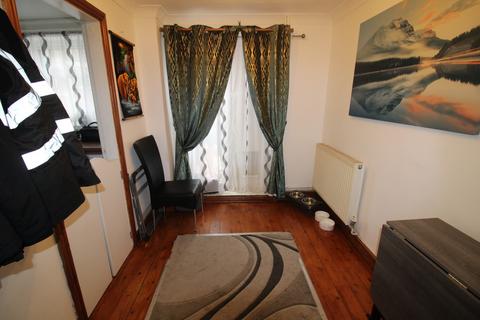 3 bedroom terraced house to rent, Tulip Road, Awsworth