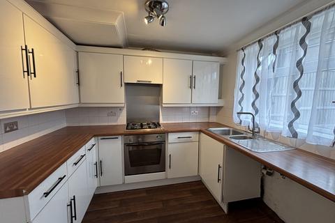 3 bedroom terraced house to rent, Tulip Road, Awsworth