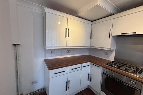 3 bedroom terraced house to rent, Tulip Road, Awsworth