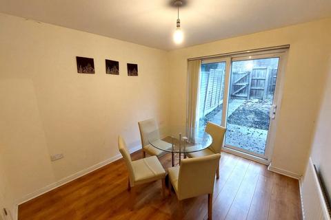33 Saddlecote Close, Manchester, M8 5QE