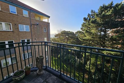 3 bedroom apartment to rent, Manor Road, Bournemouth