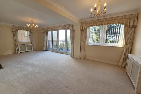 3 bedroom apartment to rent, Manor Road, Bournemouth