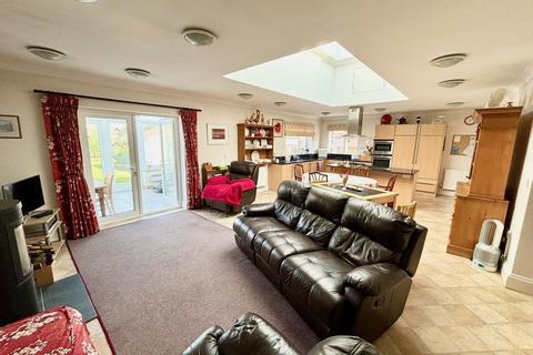 3 bedroom detached bungalow for sale, Knodishall