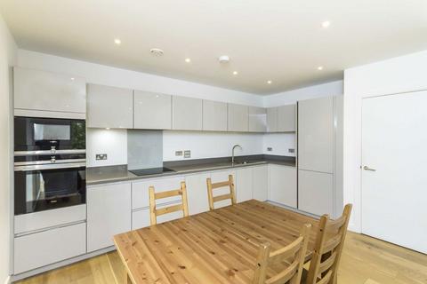 2 bedroom flat to rent, Danvers Avenue, London SW11