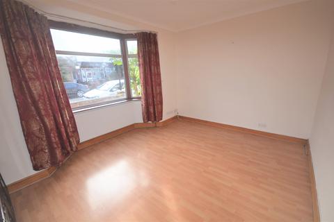 3 bedroom terraced house to rent, Eastham, E6