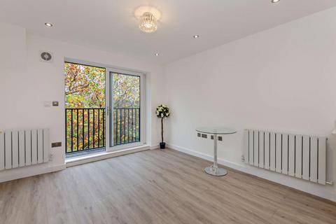 1 bedroom apartment for sale, 103 London Road, Staines-Upon-Thames TW18