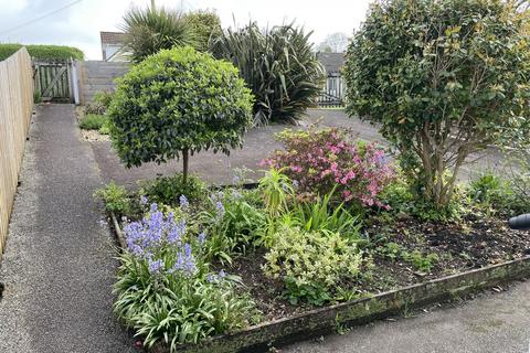 2 bedroom semi-detached bungalow to rent, Conway Road, Falmouth TR11