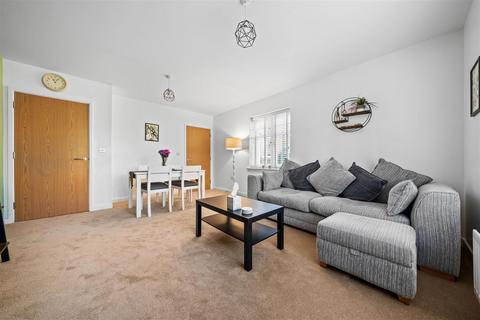 2 bedroom flat for sale, Downs Drive, Guildford