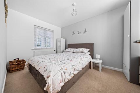 2 bedroom flat for sale, Downs Drive, Guildford