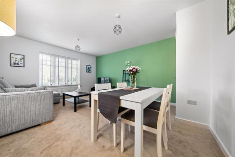 2 bedroom flat for sale, Downs Drive, Guildford