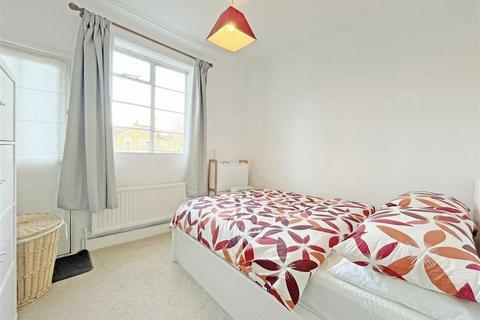 2 bedroom flat to rent, Dancer Road, Richmond TW9