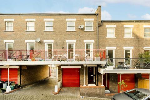 4 bedroom house to rent, Downbury Mews, London SW18