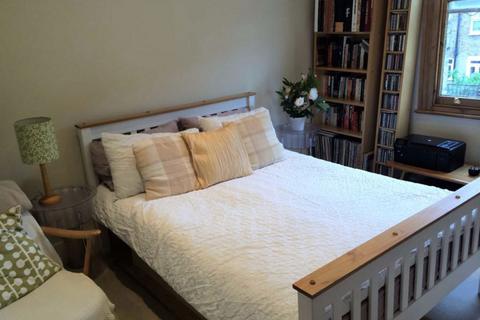 33 Boscombe Road, London, SW17 9JL